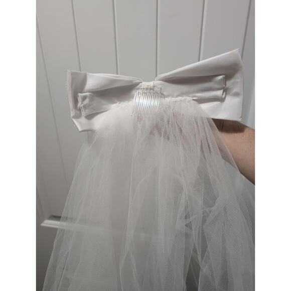 Crocheted Floral Beaded Bow Lace Wedding Veil 35 Inch main image 9